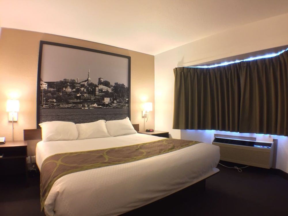 Suite, 1 King Bed, Non Smoking (One Bedroom)