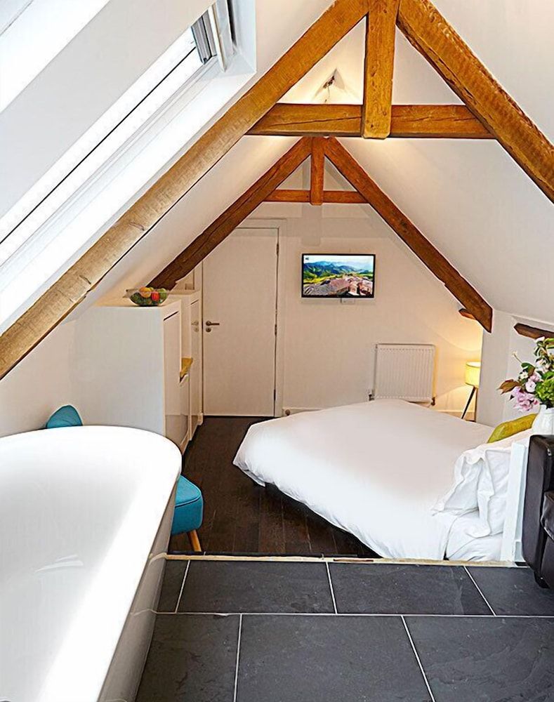 Live and Let Live Inn Double Room (Loft) 3