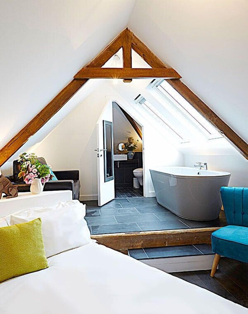 Live and Let Live Inn Double Room (Loft) 4