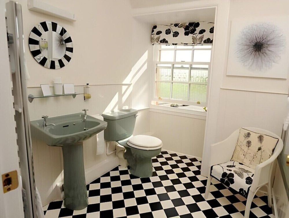 Buccleuch Arms Classic King or Twin Room, Private Bathroom 4