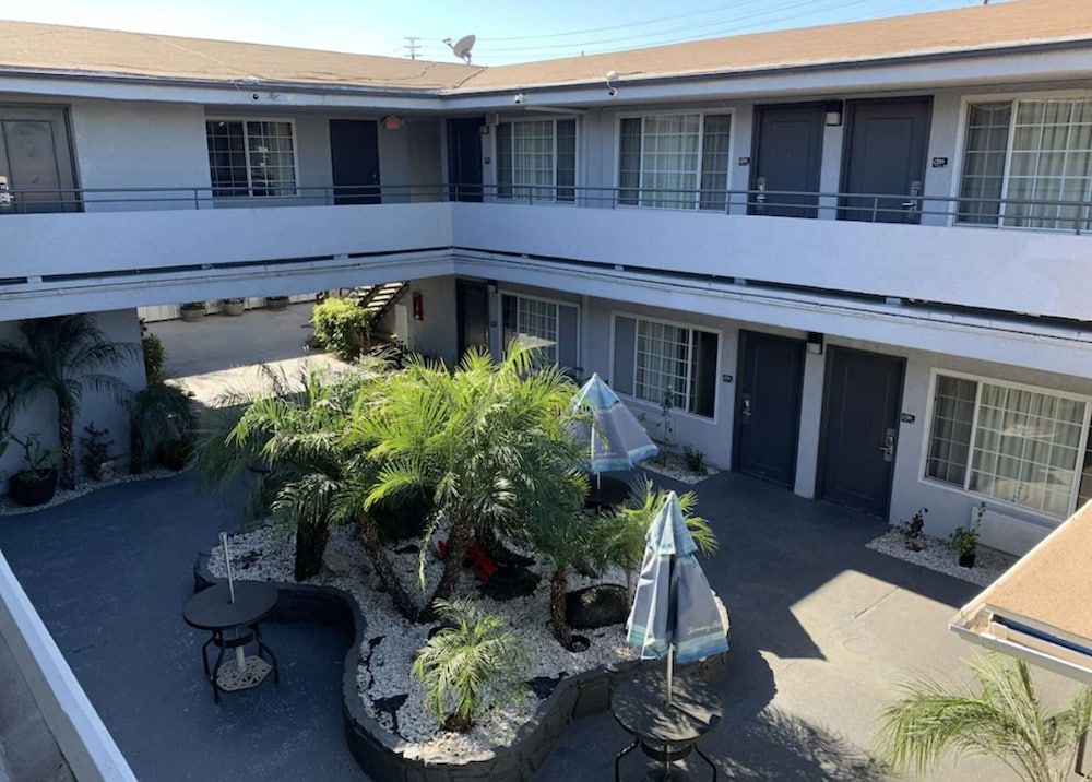 undefined Skyways Hotel 3