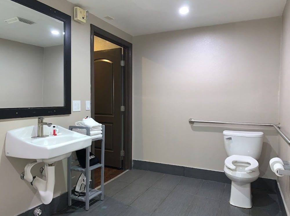 undefined Skyways Hotel 6