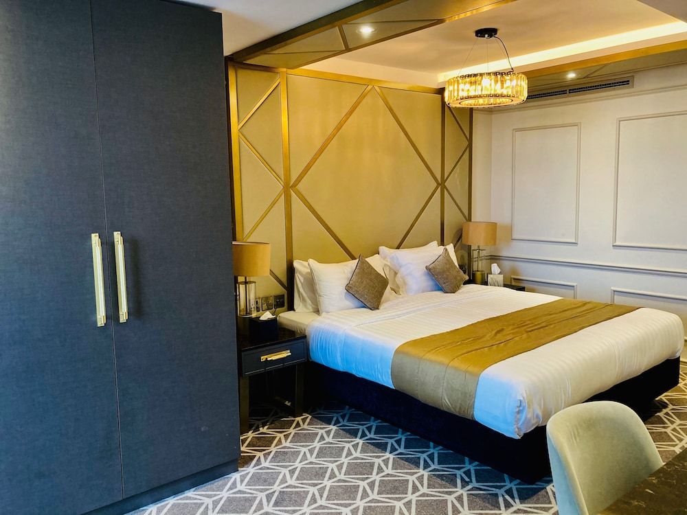 Luxury Suite, Balcony