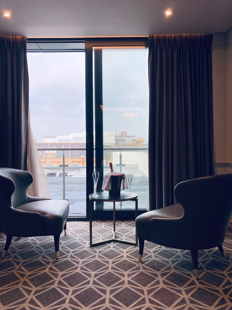 Luxury Suite, Balcony