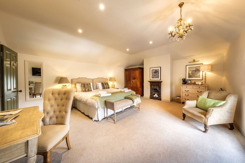 The Black Lion, Long Melford