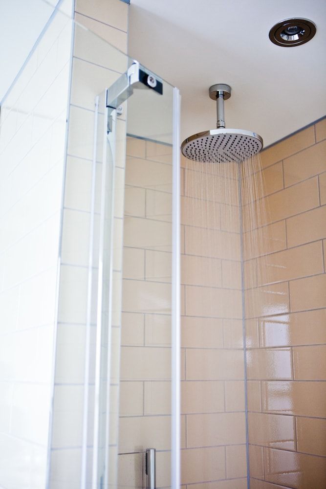 The Wellington Standard Double Room 4