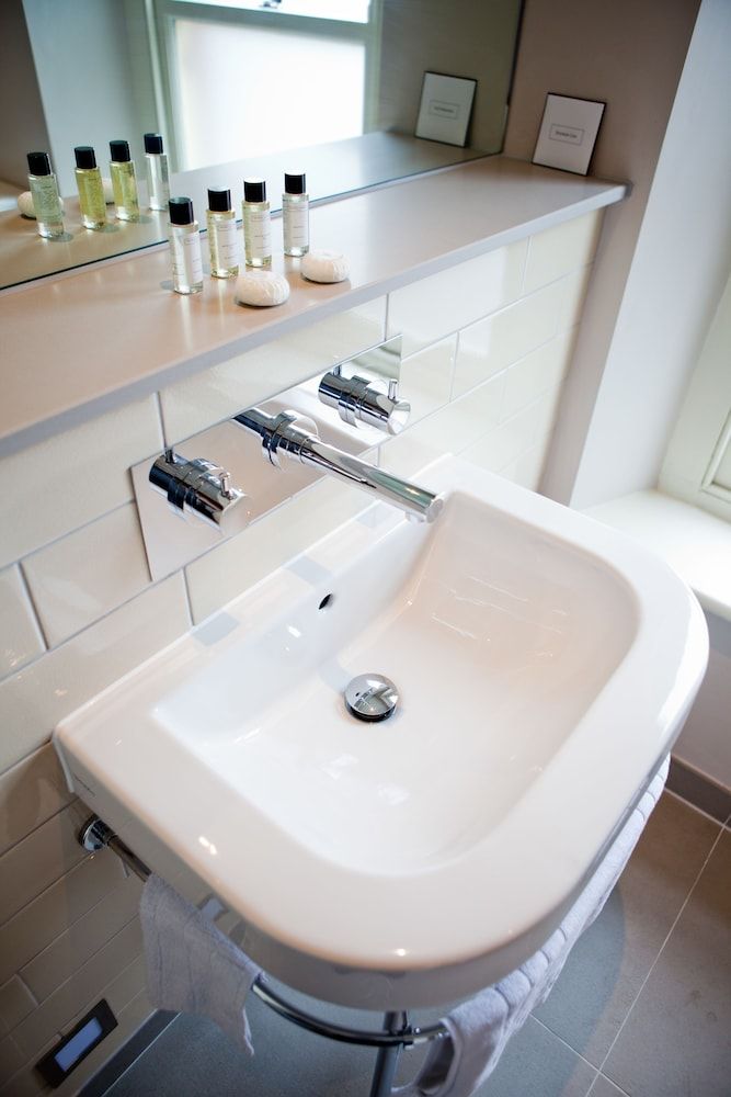 The Wellington Standard Twin Room 6