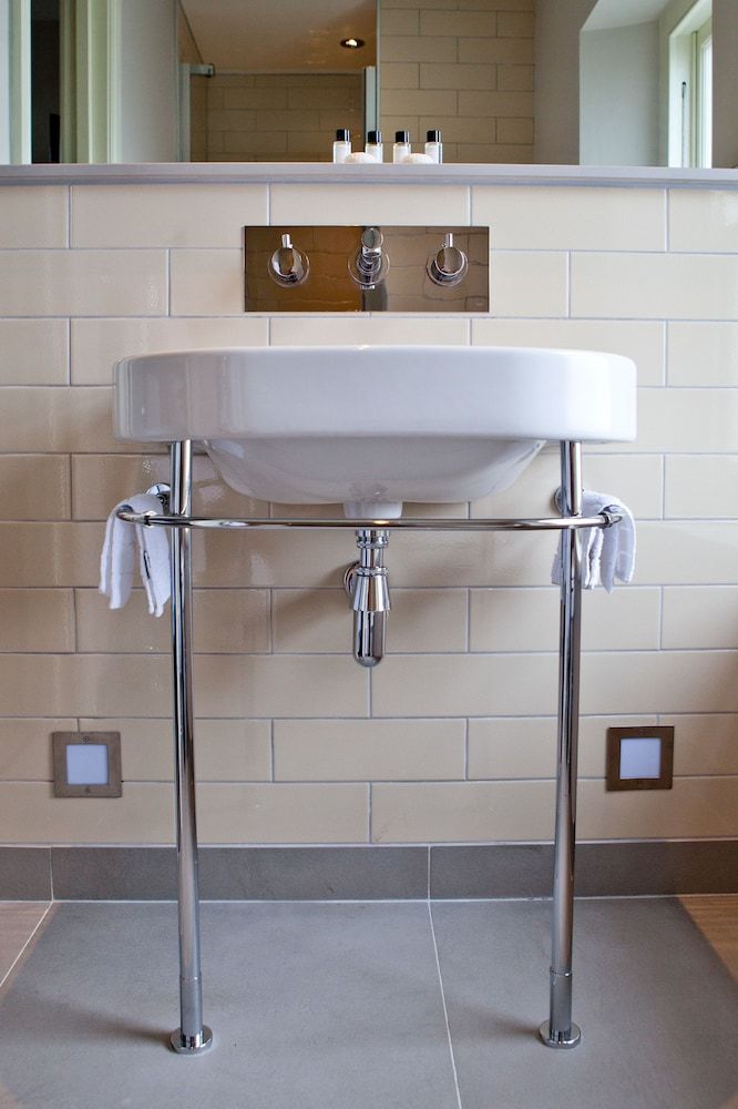 The Wellington Standard Twin Room 7