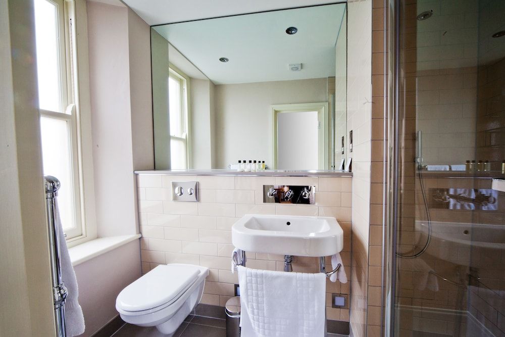 The Wellington Standard Twin Room 5