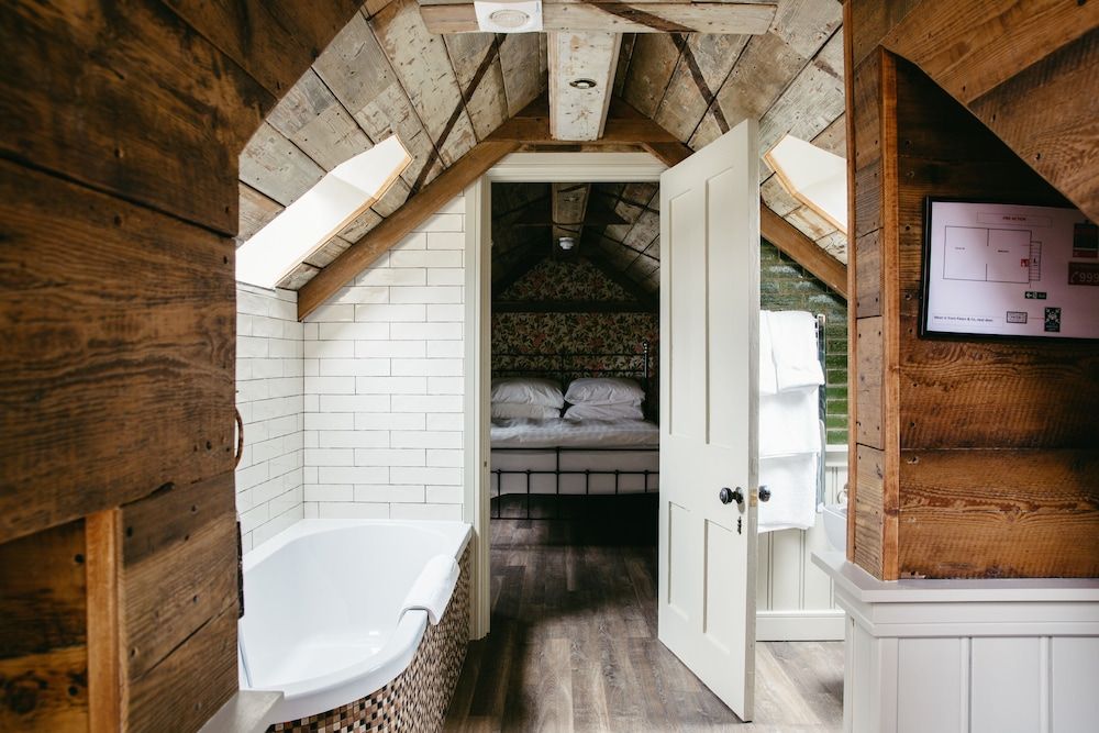 Crown Hotel Stamford Signature Hayloft Double Room 3