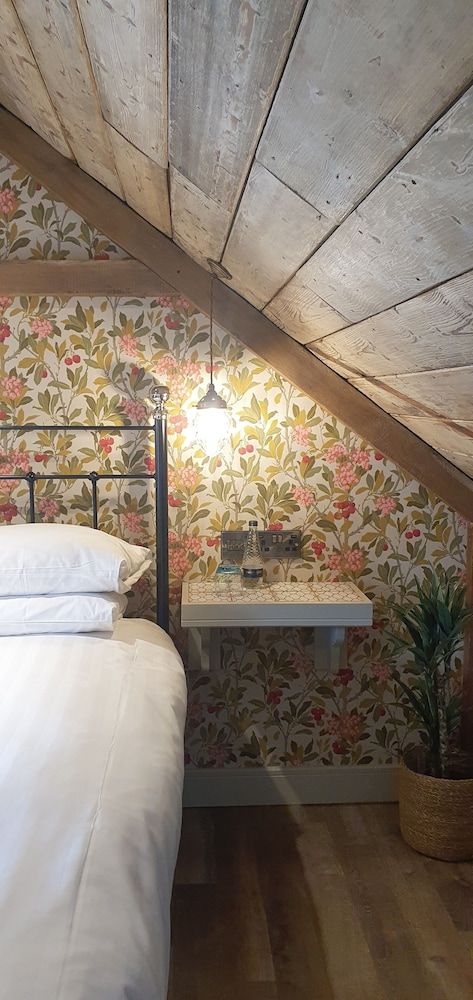 Crown Hotel Stamford Signature Hayloft Double Room 2