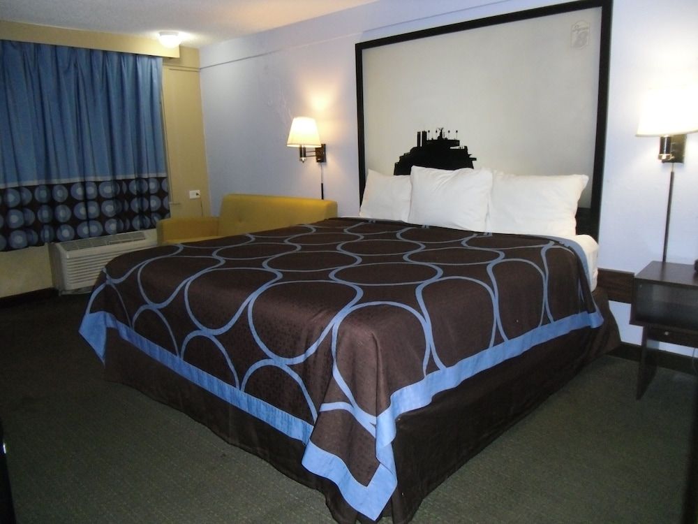 Room, 1 King Bed, Accessible, Bathtub (Mobility/Hearing, Grab bars)