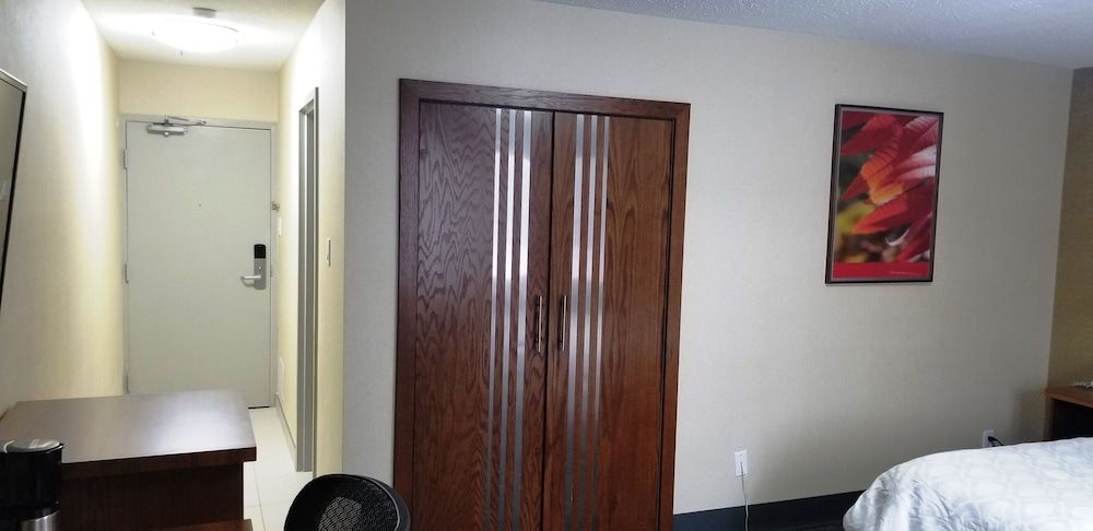 undefined Baymont by Wyndham Montreal Airport 6