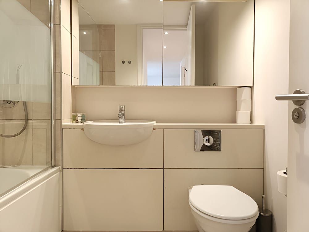 undefined Still Life St. Paul's Executive 9