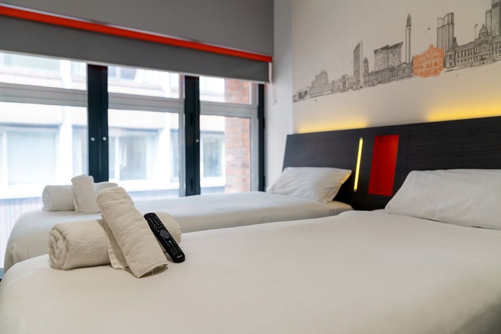 easyHotel Birmingham Standard Twin Room, 2 Twin Beds 6