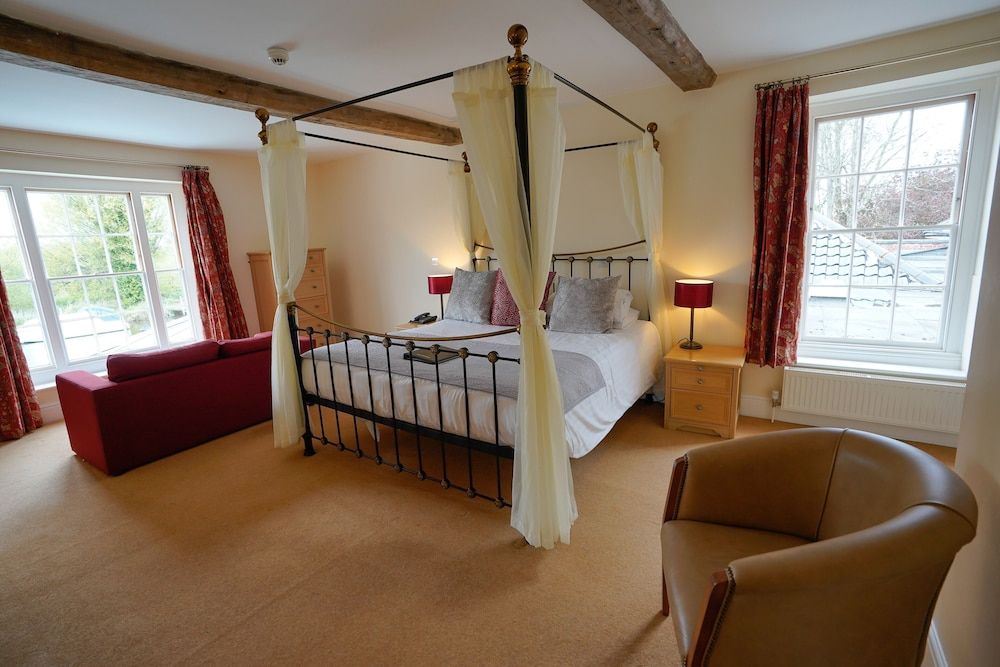 Four Poster King Room