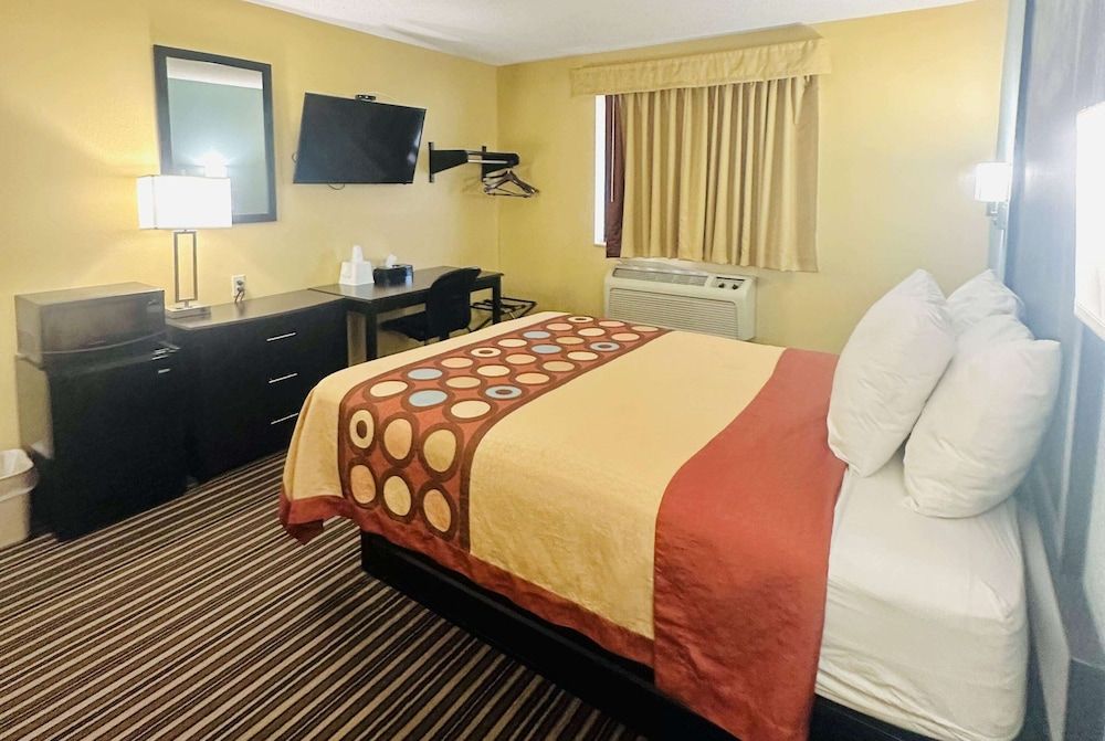 Standard Room, 1 Queen Bed