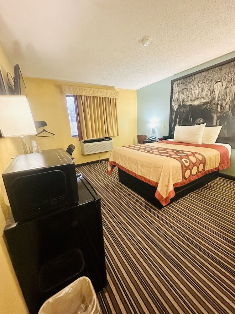 Standard Room, 1 Queen Bed