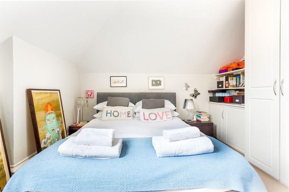 undefined Pleasant Earl's Court Apartment near Hyde Park