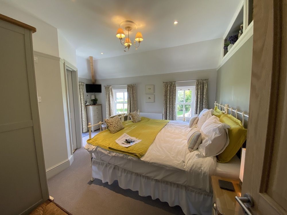 Dartmouth SuperKing or Twin Room