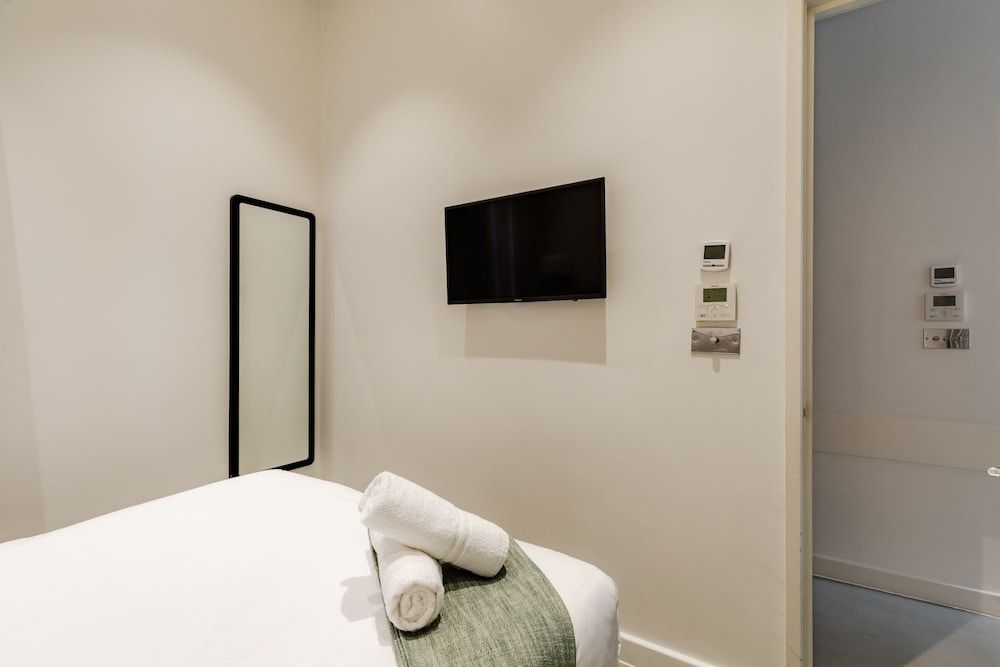 High Street Kensington Apartments Superior Apartment, Ensuite 24