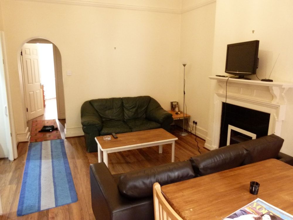 undefined SS Property Hub - Family Apartment Barons Court