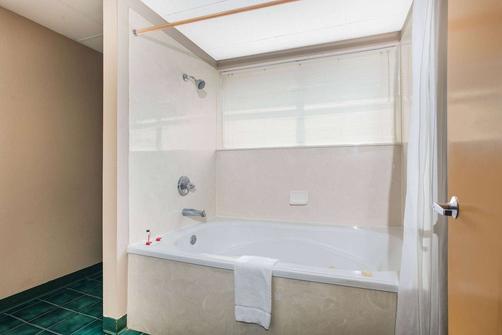 Suite, 2 Queen Beds, Non Smoking (Two-Bedroom)