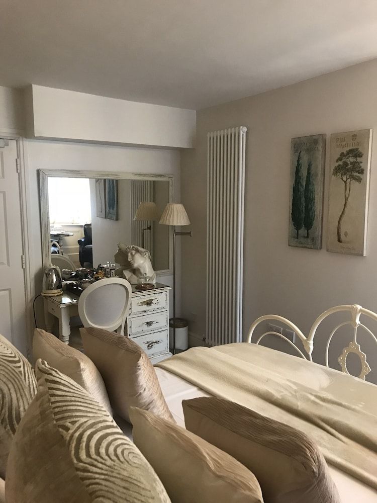 The Twenty One B&B Premier Double Room, Ensuite, Partial Sea View (room. no 6) 4