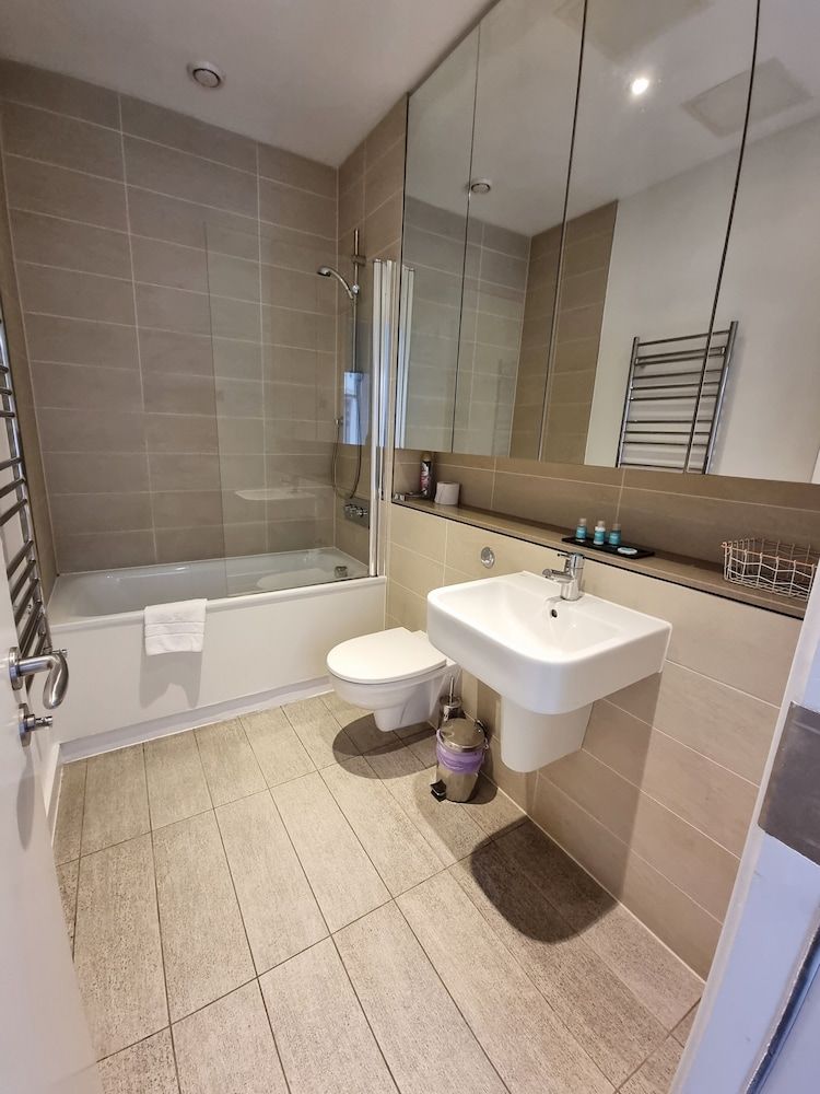 Urban Stay London City Apartments Deluxe Apartment, 1 Bedroom, Bathtub 9