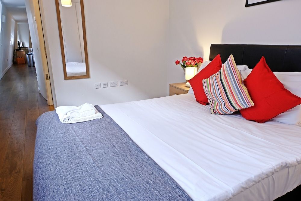 Urban Stay London City Apartments Deluxe Apartment, 1 Bedroom, Bathtub