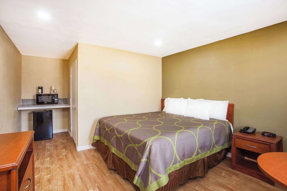 Standard Room, 1 King Bed