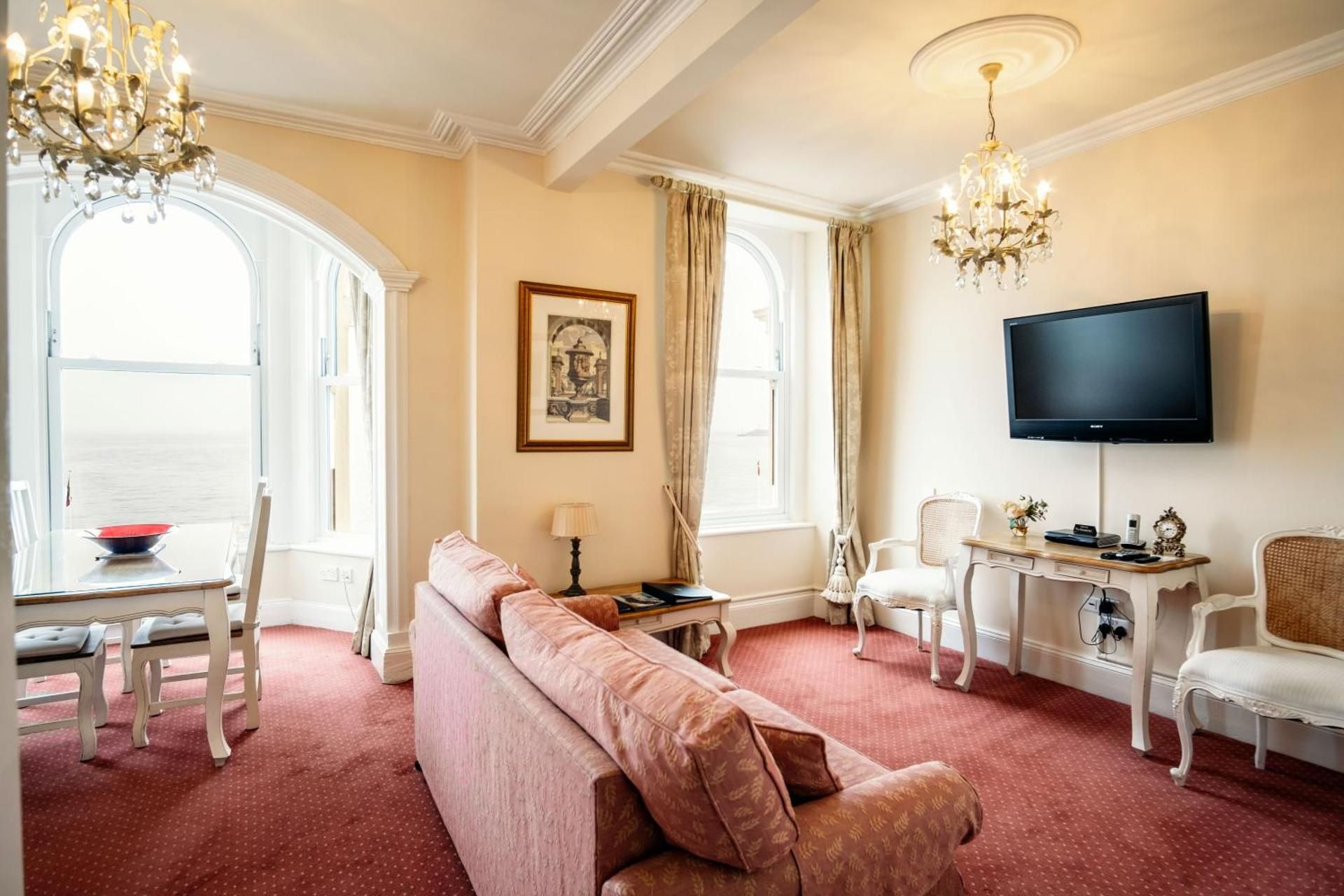 The Town House Apartment with Sea View 2