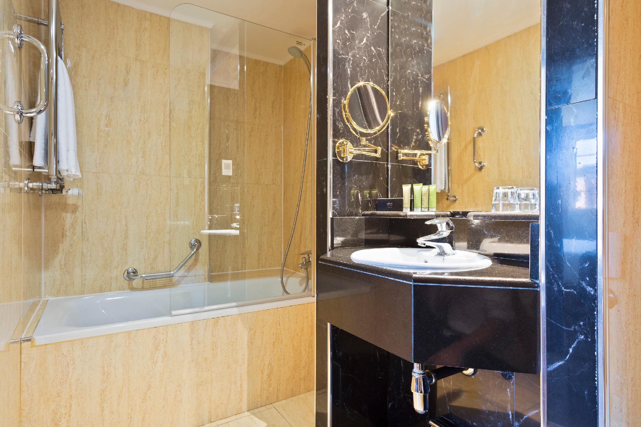 1  BEDROOM APARTMENT