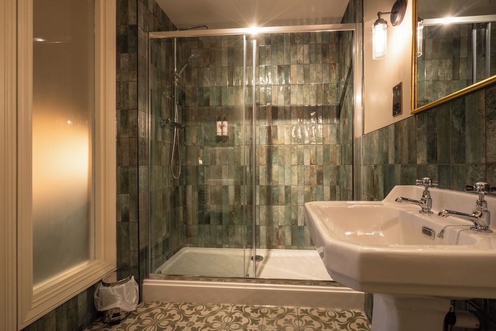 The Old House Inn Classic Room 7