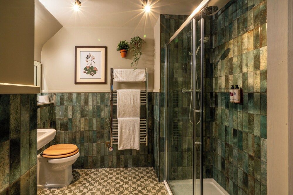 The Old House Inn Comfort Room 6