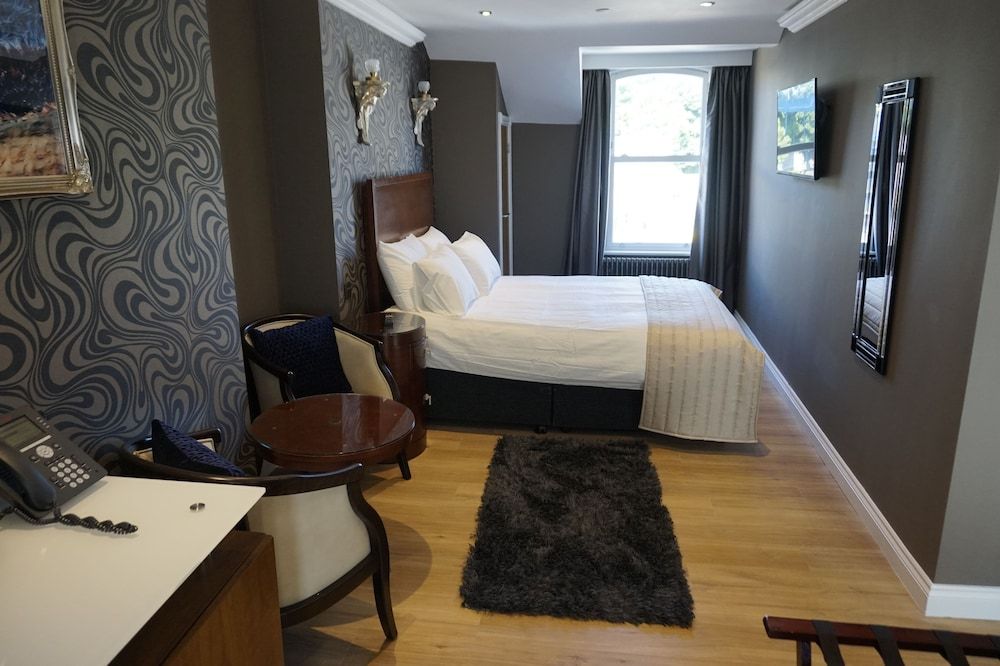 Halvard Hotel Deluxe Room, 1 King Bed (King ) 3