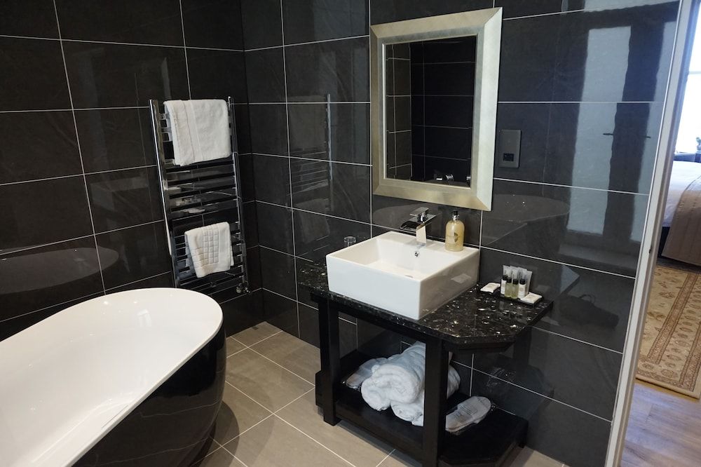 Halvard Hotel Junior Suite, 1 King Bed, Beach View 6