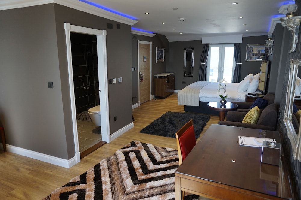 Halvard Hotel Superior Room, 1 King Bed, Beach View 9