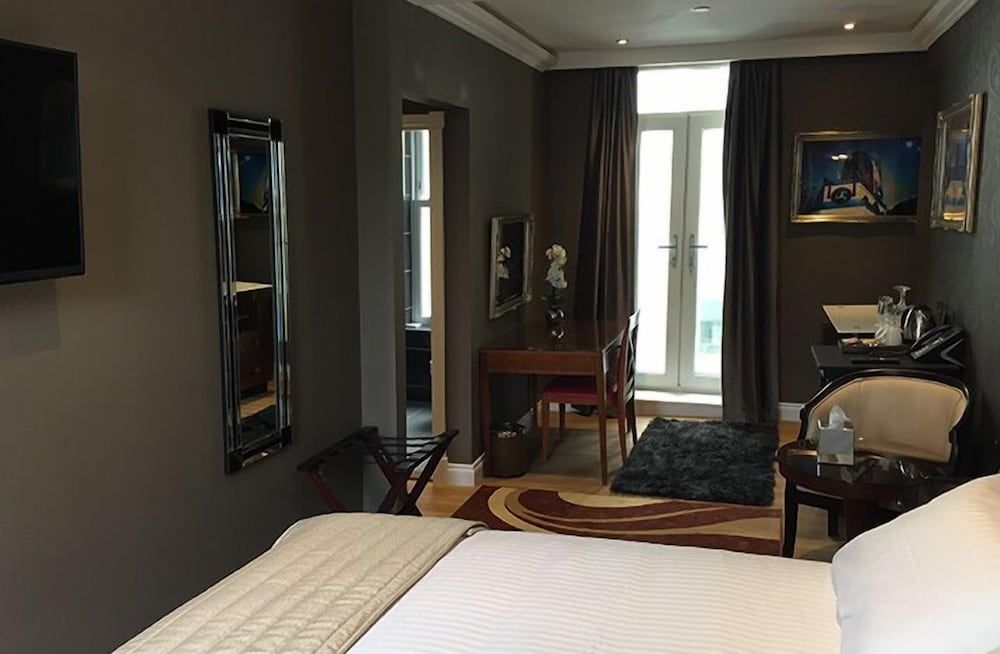 Halvard Hotel Deluxe Room, 1 King Bed (King ) 5