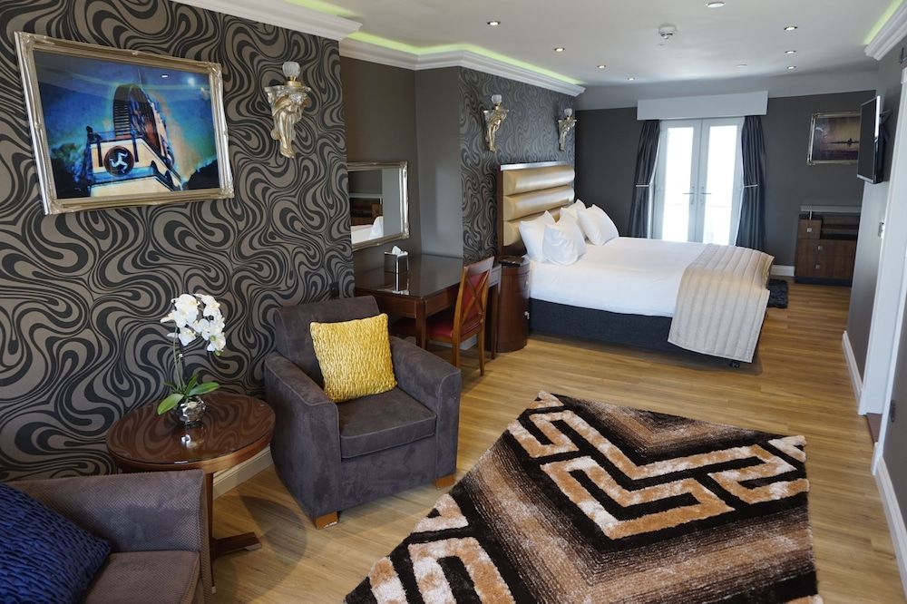 Halvard Hotel Superior Room, 1 King Bed, Beach View 7