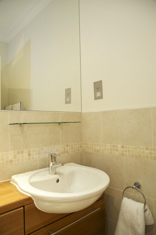 A Place Like Home - Two Bedroom Flat near Gloucester Road Apartment, 2 Bedrooms, 2 Bathrooms 7