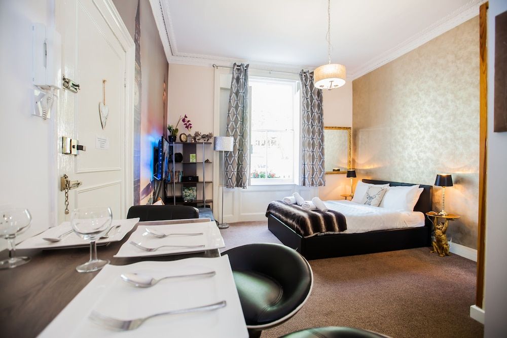 undefined Pimlico Chic Suite 4