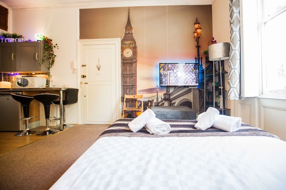 undefined Pimlico Chic Suite 9