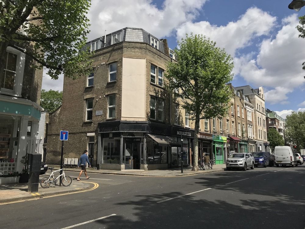 undefined Bright Aircon Apt Earls Court London 2