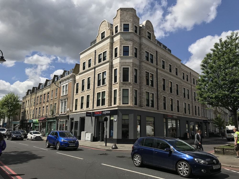 undefined Bright Aircon Apt Earls Court London 3