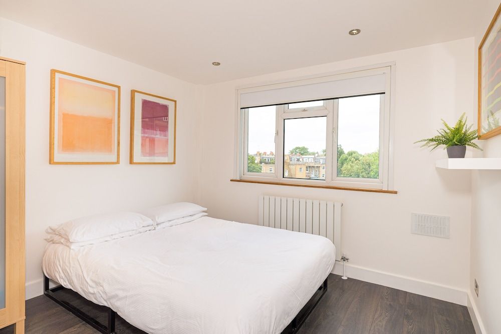 undefined Bright Aircon Apt Earls Court London 4