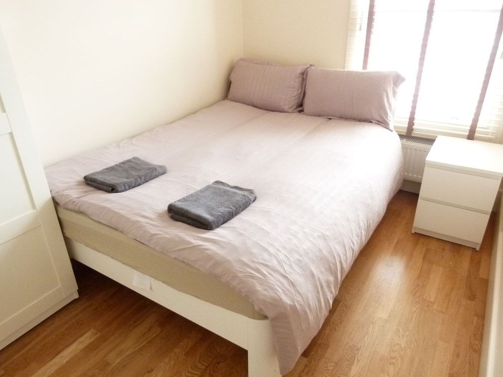 undefined SS Property Hub - West Kensington Apartment 3