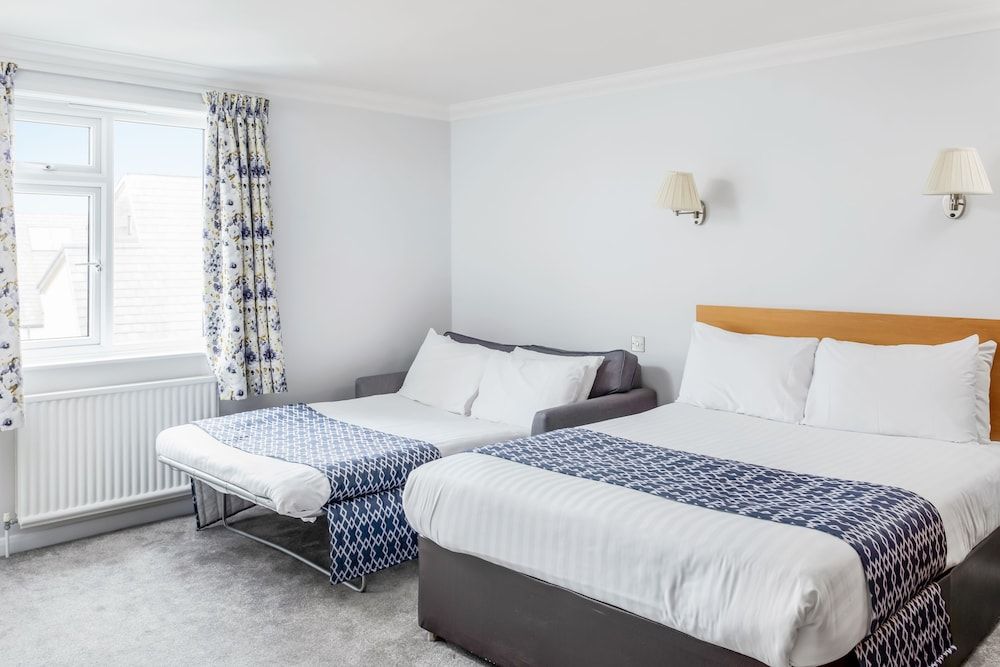Kilbirnie Hotel Family Room for 6 2