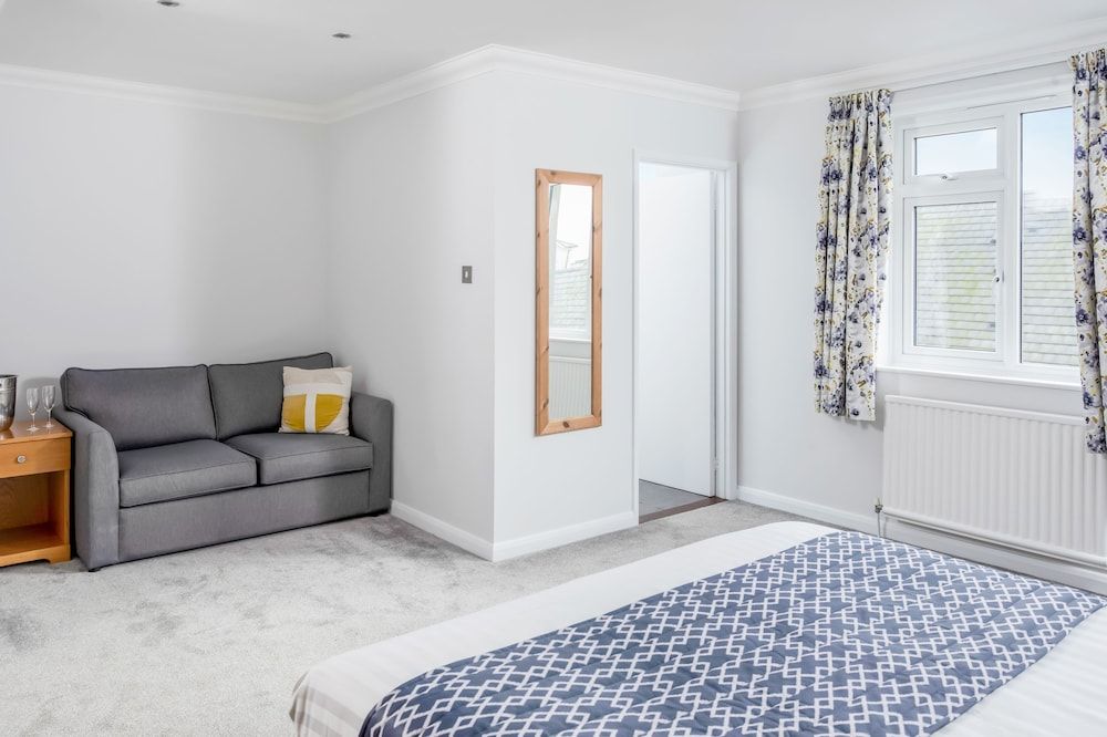 Kilbirnie Hotel Family Room for 6 5