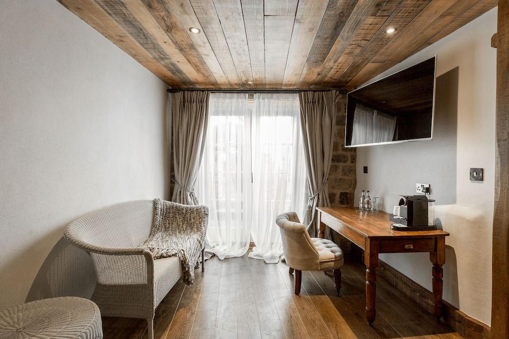 The Cow Dalbury Premier Double Room, 1 King Bed 6